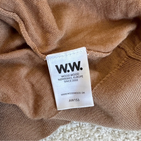 EUC Wood Wood Brown Mockneck Sweater with Black Contrast Sleeve Piping in Small - Picture 3 of 9